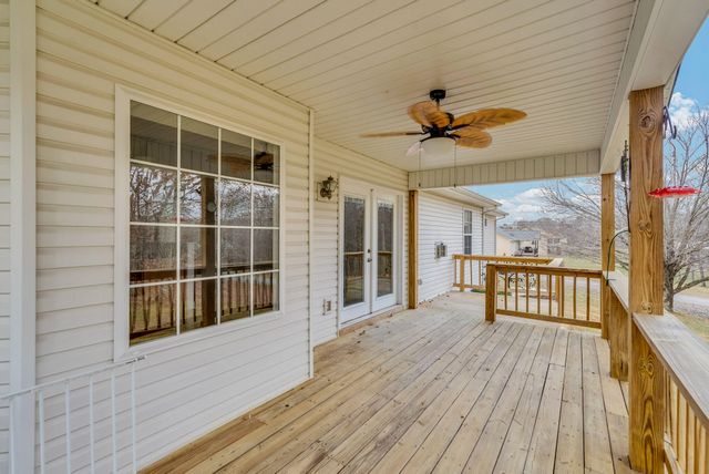 18 Sundown Lane, Crossville, TN 38571