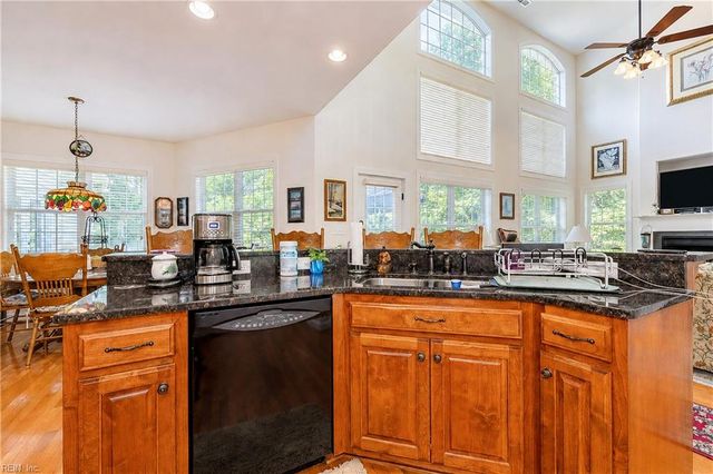 195 Stanley CT, Surry, VA 23883