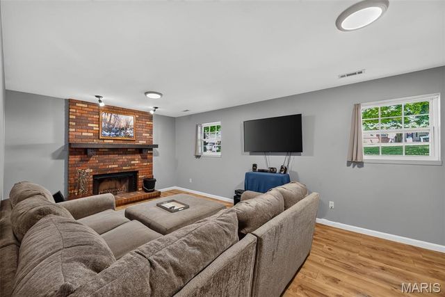 23 Crescent Woods Drive, St Peters, MO 63376