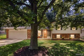23 Crescent Woods Drive, St Peters, MO 63376
