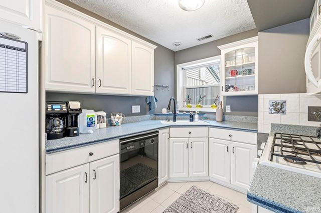 2049 N Trailridge Drive, Mishawaka, IN 46544