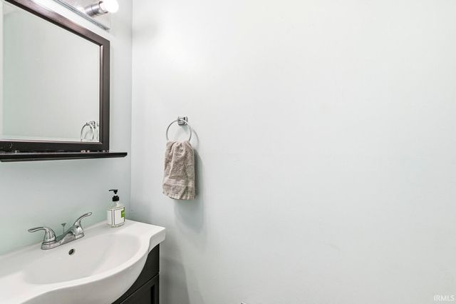 2049 N Trailridge Drive, Mishawaka, IN 46544