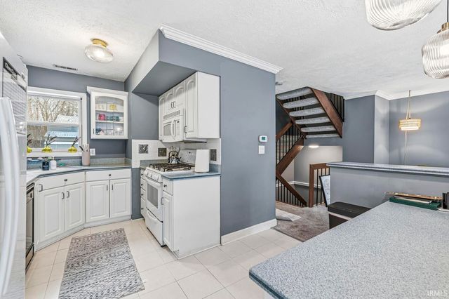 2049 N Trailridge Drive, Mishawaka, IN 46544