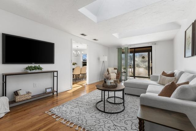 51 Himoor Cir, Randolph, MA 02368