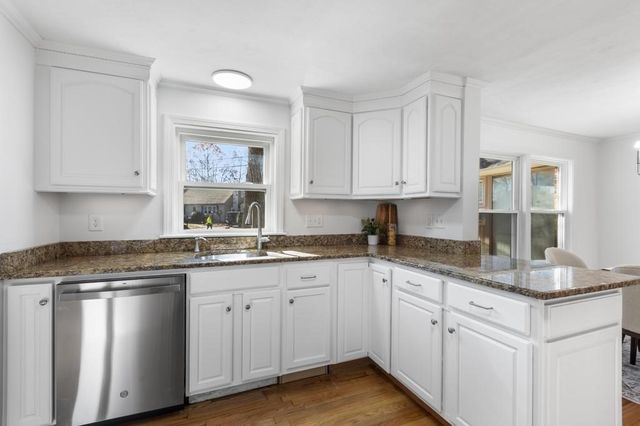 51 Himoor Cir, Randolph, MA 02368