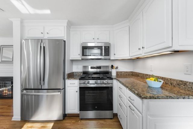 51 Himoor Cir, Randolph, MA 02368