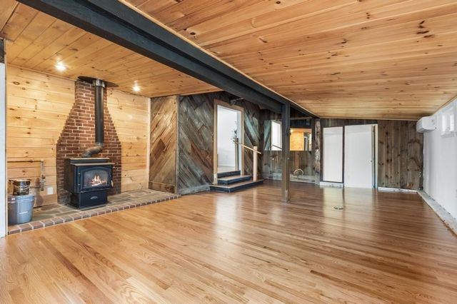 51 Himoor Cir, Randolph, MA 02368