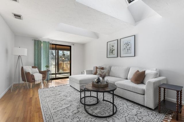 51 Himoor Cir, Randolph, MA 02368