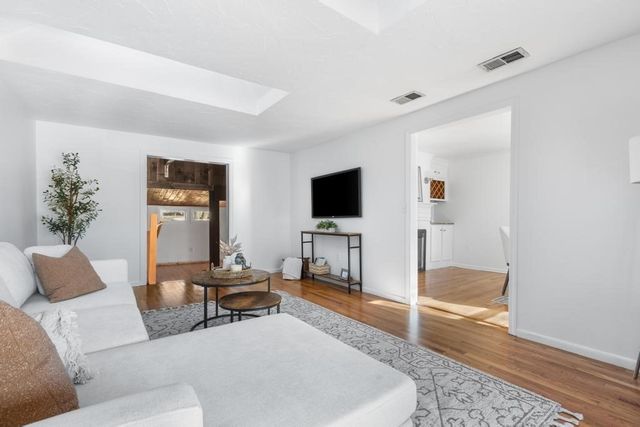 51 Himoor Cir, Randolph, MA 02368