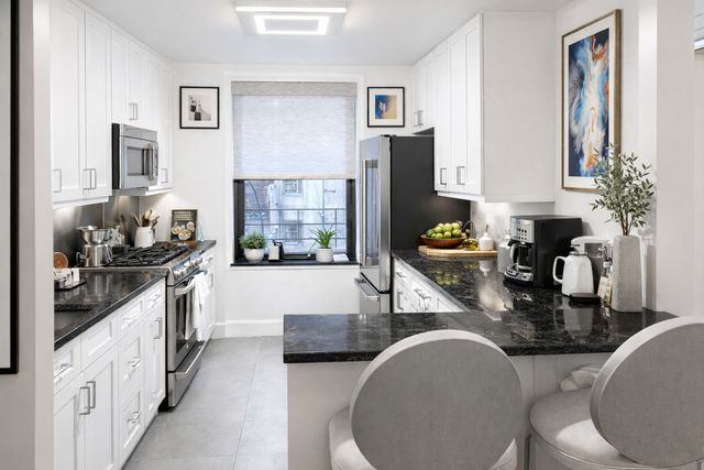 305 E 40th St Apt 3R, New York City, NY 10016