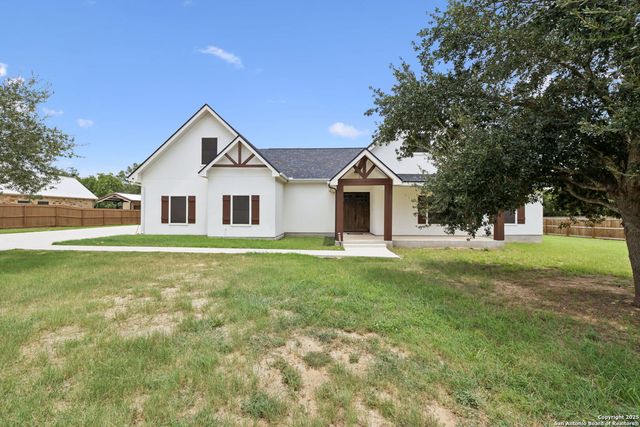 177 E Short Meadow Dr, Lytle, TX 78052
