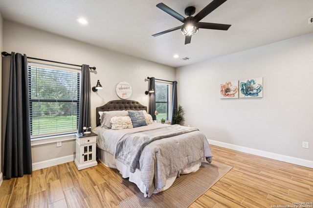 177 E Short Meadow Dr, Lytle, TX 78052