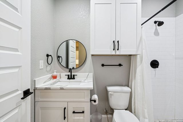 177 E Short Meadow Dr, Lytle, TX 78052