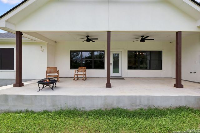 177 E Short Meadow Dr, Lytle, TX 78052