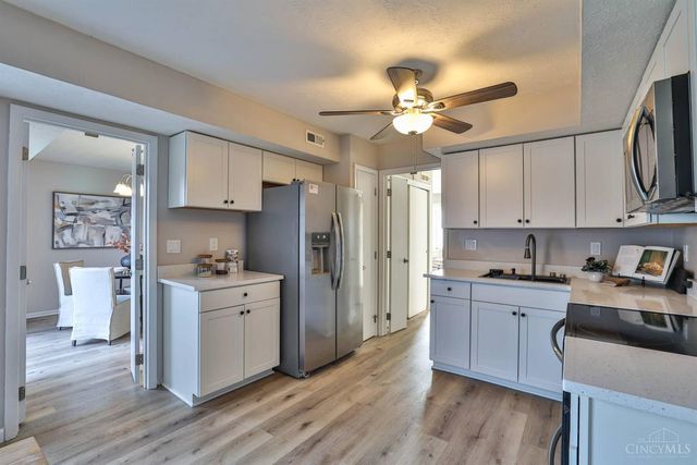 10 Woodside Court, Springdale, OH 45246