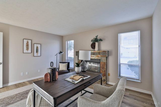 10 Woodside Court, Springdale, OH 45246