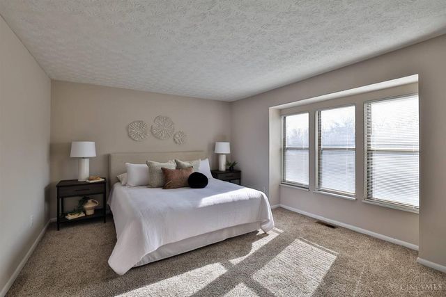 10 Woodside Court, Springdale, OH 45246