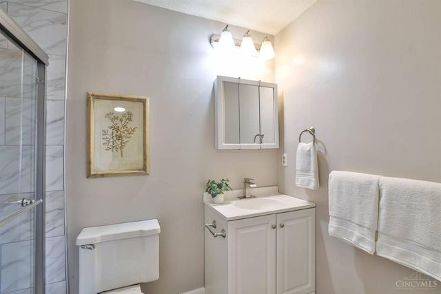 10 Woodside Court, Springdale, OH 45246