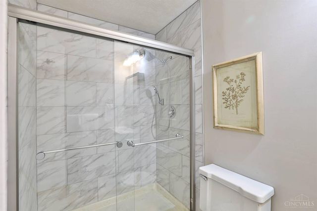 10 Woodside Court, Springdale, OH 45246