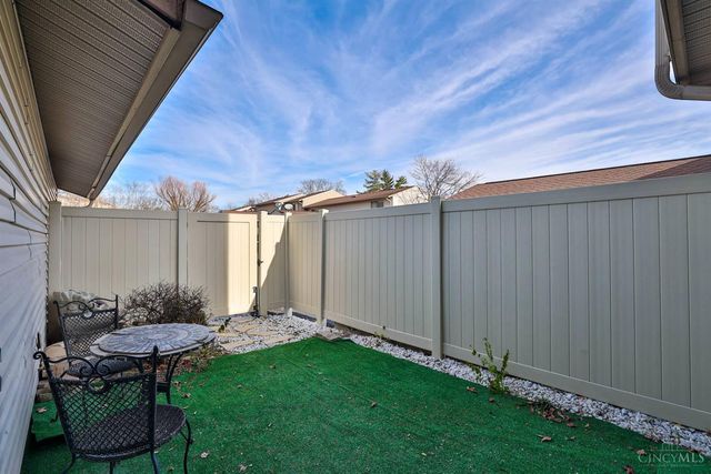 10 Woodside Court, Springdale, OH 45246