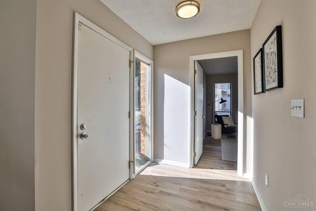 10 Woodside Court, Springdale, OH 45246