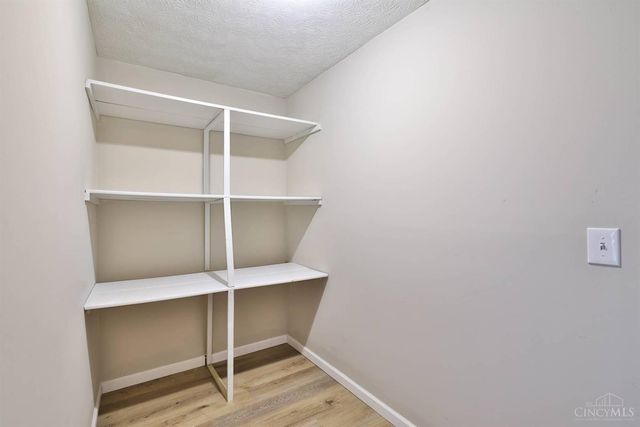 10 Woodside Court, Springdale, OH 45246