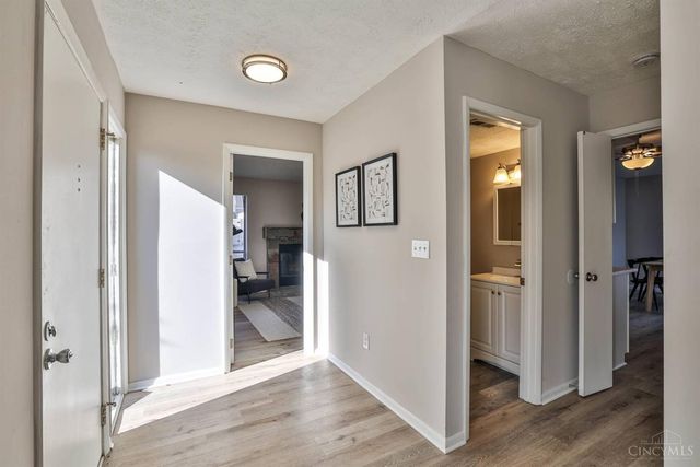 10 Woodside Court, Springdale, OH 45246