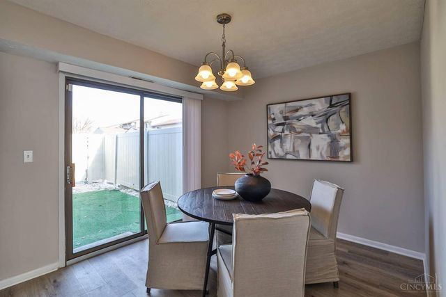 10 Woodside Court, Springdale, OH 45246