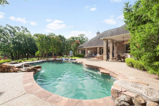 6204 Toscana Circle, Fort Worth, TX 76140