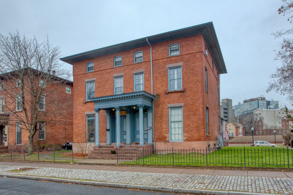 67 Congress Street APT C, Hartford, CT 06114