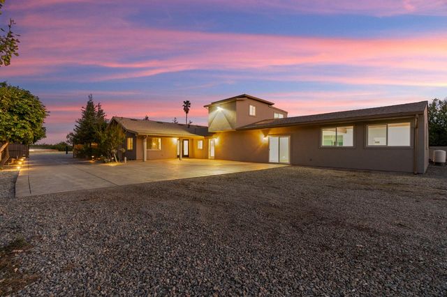 14125 Ward Ave, Patterson, CA 95363