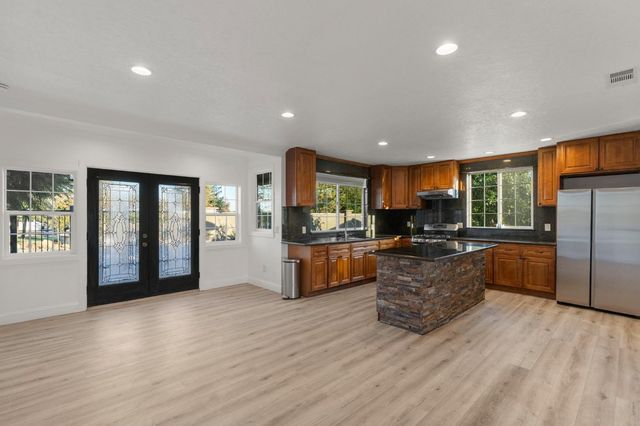 14125 Ward Ave, Patterson, CA 95363