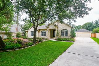 18 E Knightsbridge Drive, The Woodlands, TX 77385
