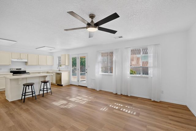 6113 Wildflower Pass NE, Rio Rancho, NM 87144