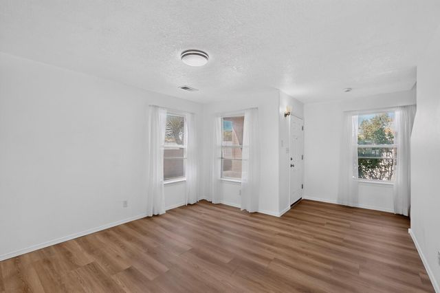 6113 Wildflower Pass NE, Rio Rancho, NM 87144