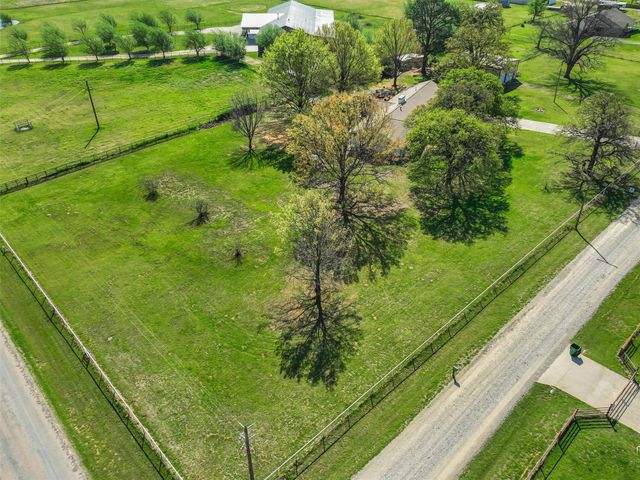 62 Sanders Road, Whitesboro, TX 76273