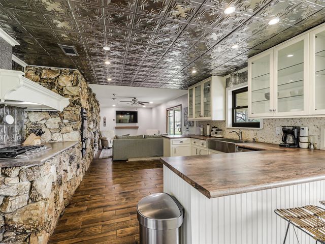 62 Sanders Road, Whitesboro, TX 76273