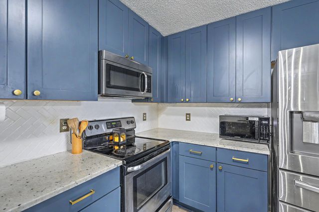 101 Glebe Road, Summerville, SC 29485