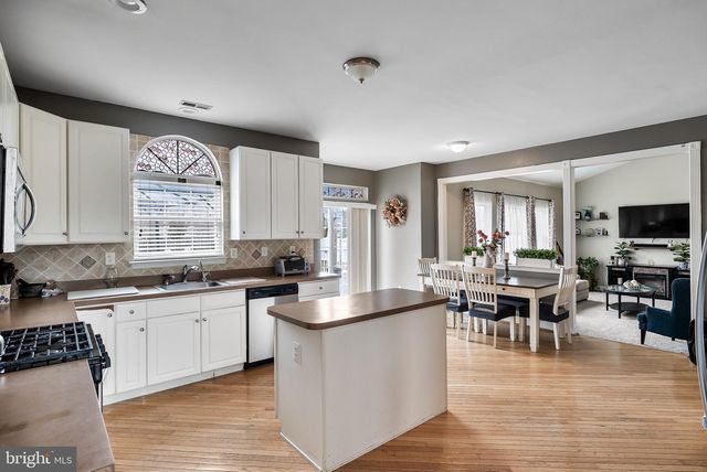 14 GLEN BURNIE DR, Sicklerville, NJ 08081