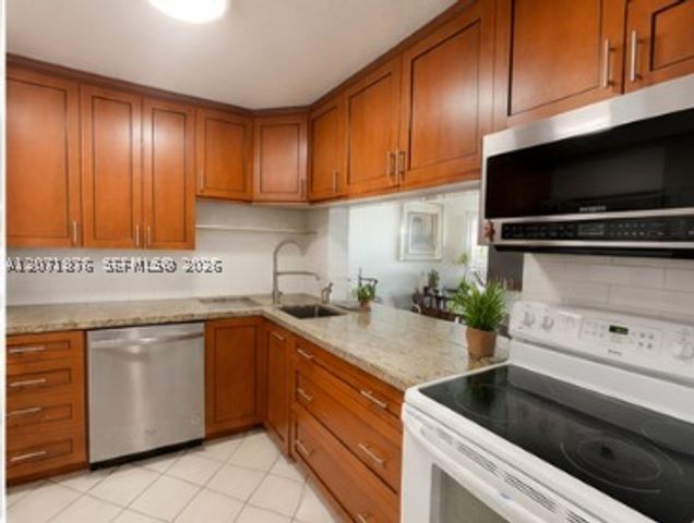 215 SE 3rd Ave 308C, Hallandale Beach, FL 33009