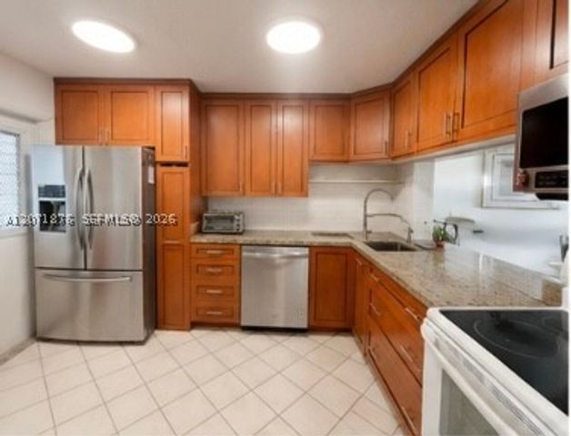215 SE 3rd Ave 308C, Hallandale Beach, FL 33009