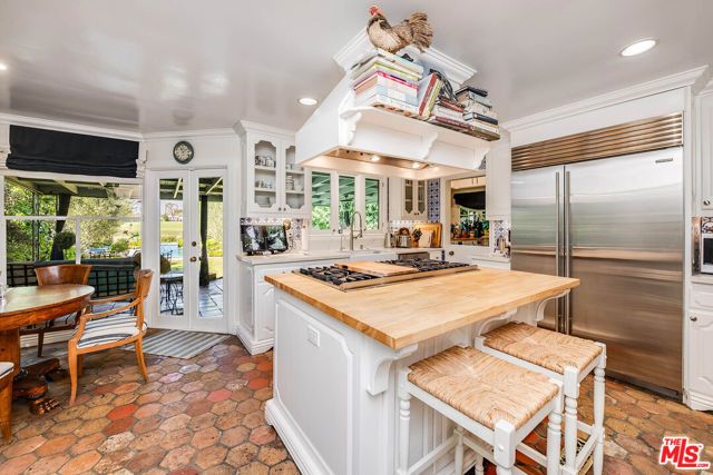 555 Wilcox Avenue, Los Angeles, CA 90004