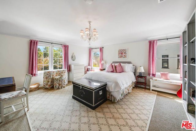 555 Wilcox Avenue, Los Angeles, CA 90004