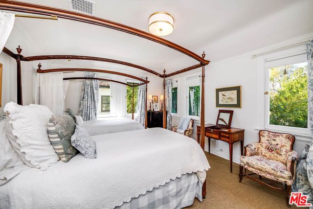 555 Wilcox Avenue, Los Angeles, CA 90004