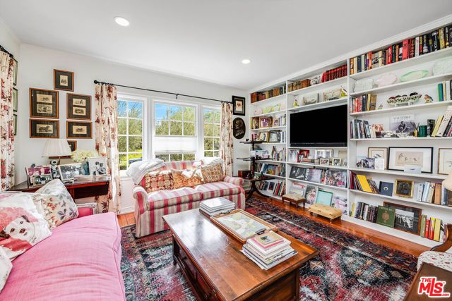 555 Wilcox Avenue, Los Angeles, CA 90004