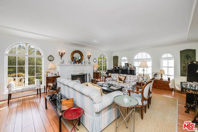 555 Wilcox Avenue, Los Angeles, CA 90004
