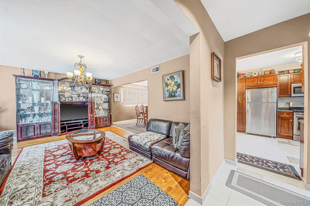 8618 164th Street, Jamaica Hills, NY 11432 — photo 5