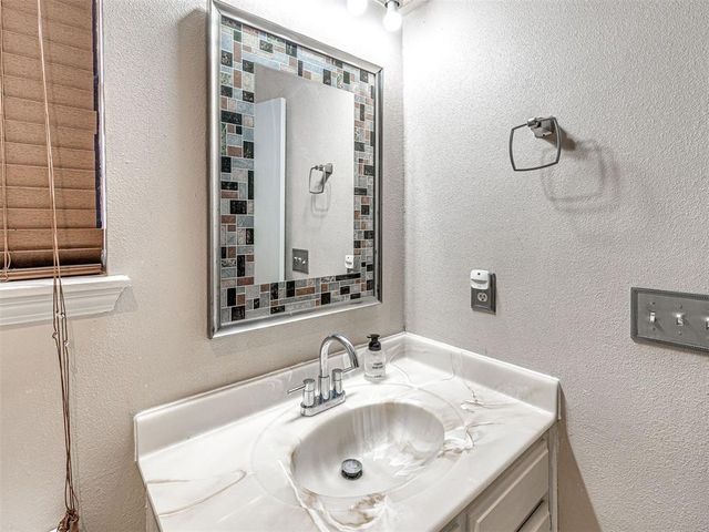 501 Gray Fox Run, Edmond, OK 73003