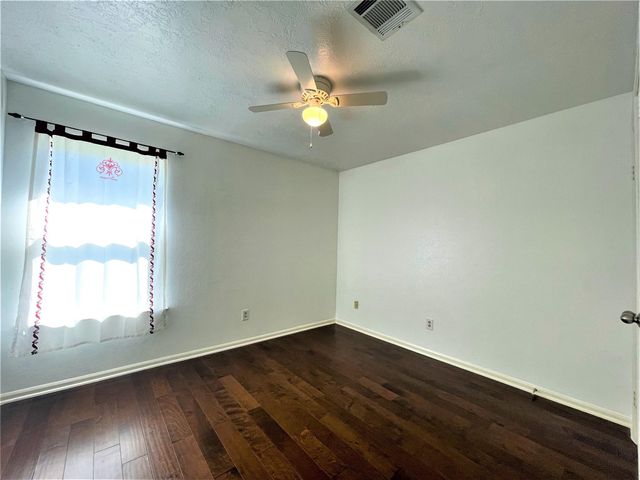 834 Island Meadow Court, Houston, TX 77062