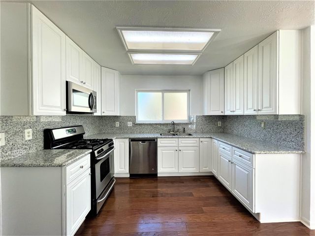 834 Island Meadow Court, Houston, TX 77062